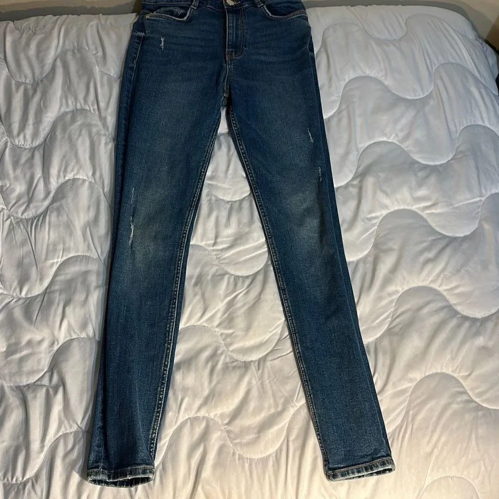 Zara Jeans Trafaluc Size 2. Inseam 26 inches Hi-Rise Skinny